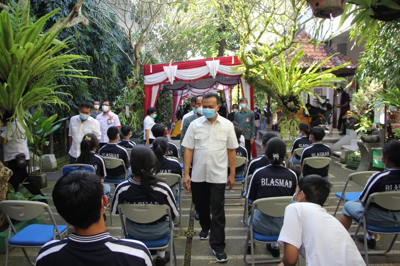 podiumnews.com-Sekda Bali Harapkan Vaksinasi Anak Usia 12-17 Tahun Dipercepat 